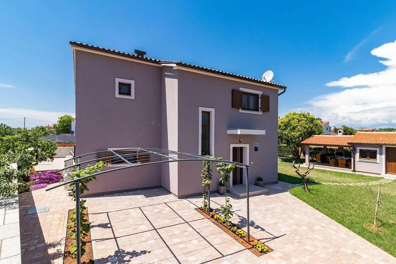 Villa Mit Privatem Pool, Wlan, Klima Und Baeder En Suite Pula
