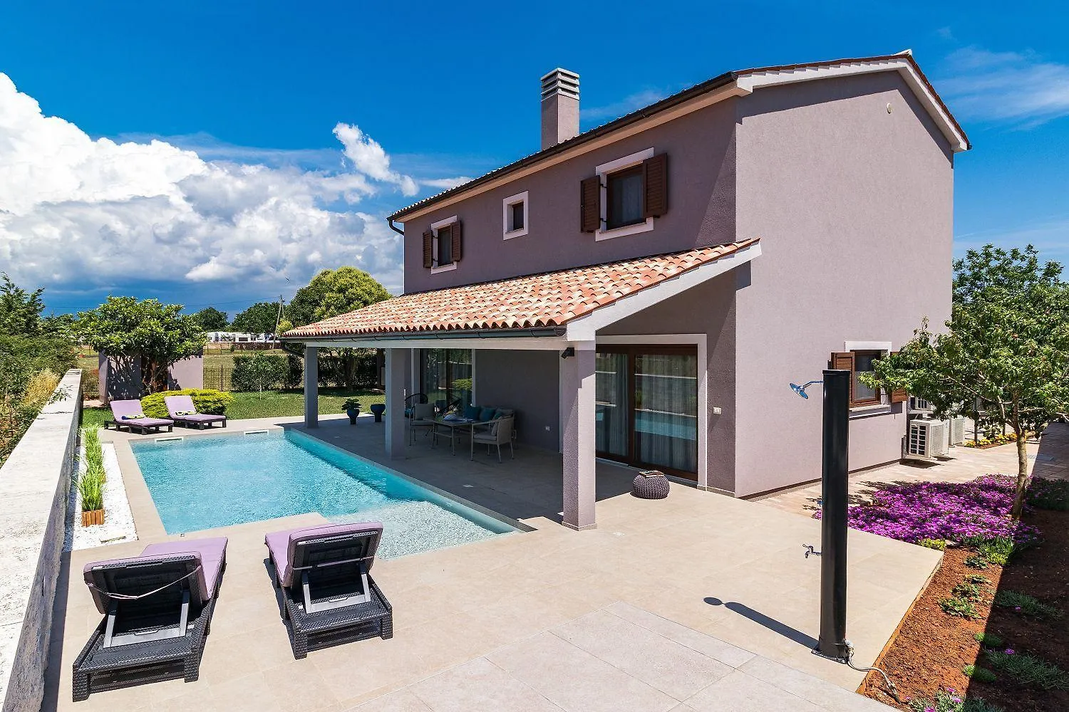 Holiday home Villa Mit Privatem Pool, Wlan, Klima Und Baeder En Suite Pula