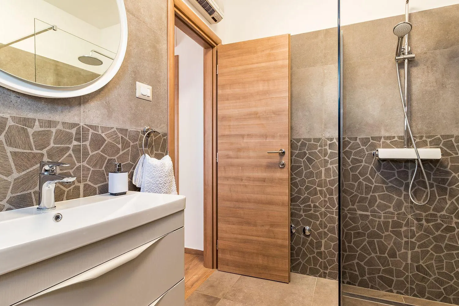 Villa Mit Privatem Pool, Wlan, Klima Und Baeder En Suite Pula