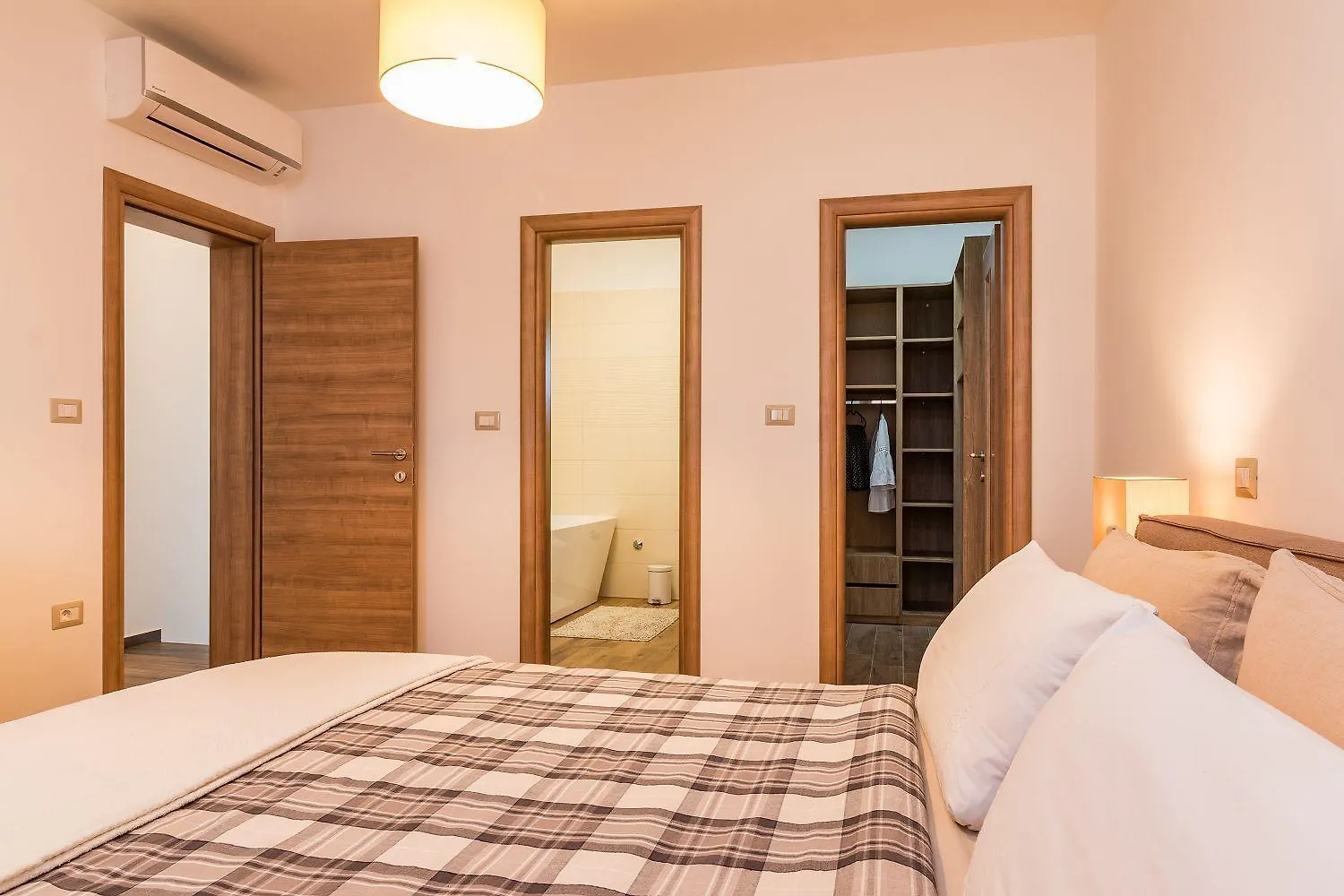 Villa Mit Privatem Pool, Wlan, Klima Und Baeder En Suite Pula 0*,  Croatia