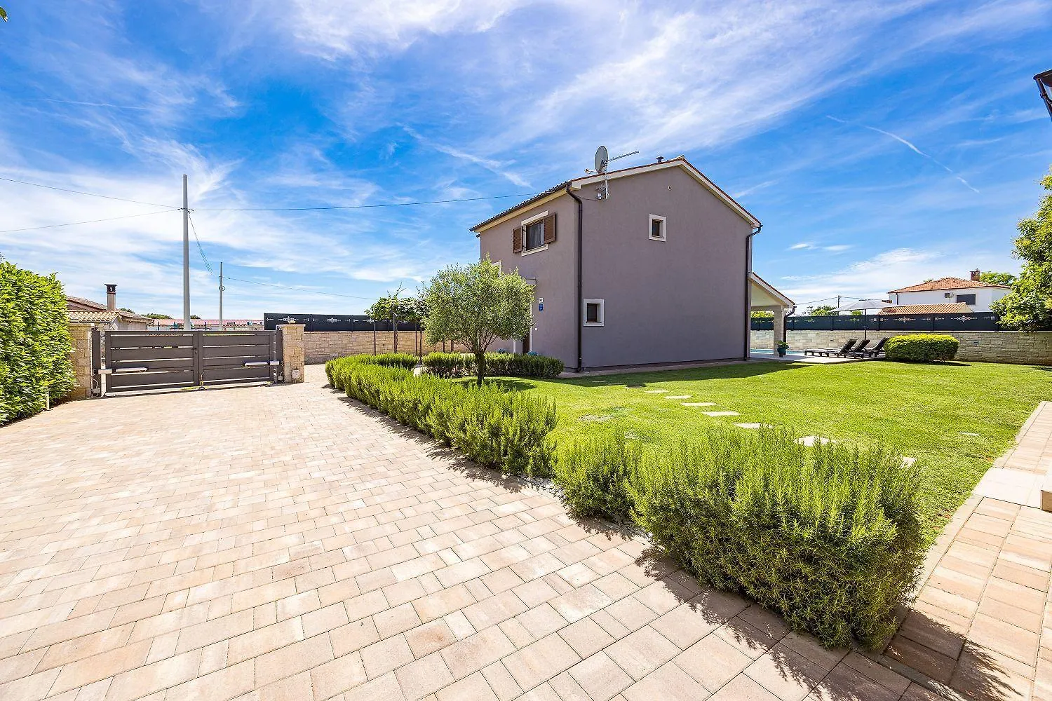 Holiday home Villa Mit Privatem Pool, Wlan, Klima Und Baeder En Suite Pula