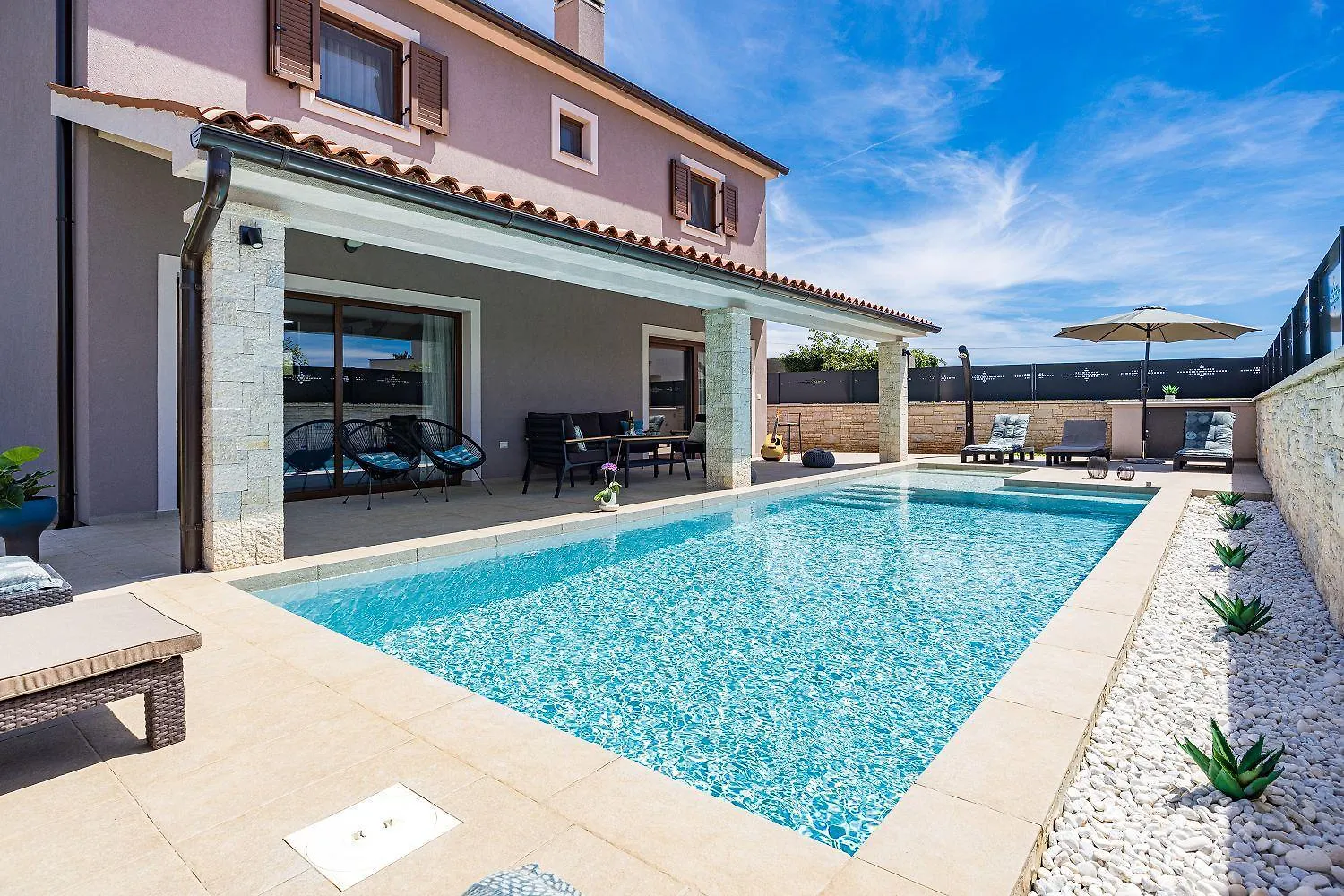 Holiday home Villa Mit Privatem Pool, Wlan, Klima Und Baeder En Suite Pula