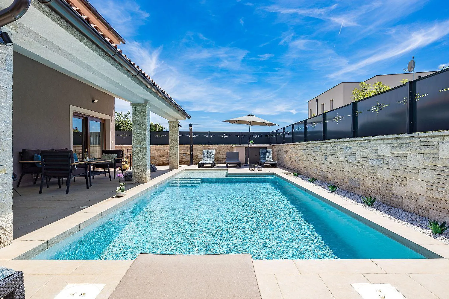 Holiday home Villa Mit Privatem Pool, Wlan, Klima Und Baeder En Suite Pula Croatia